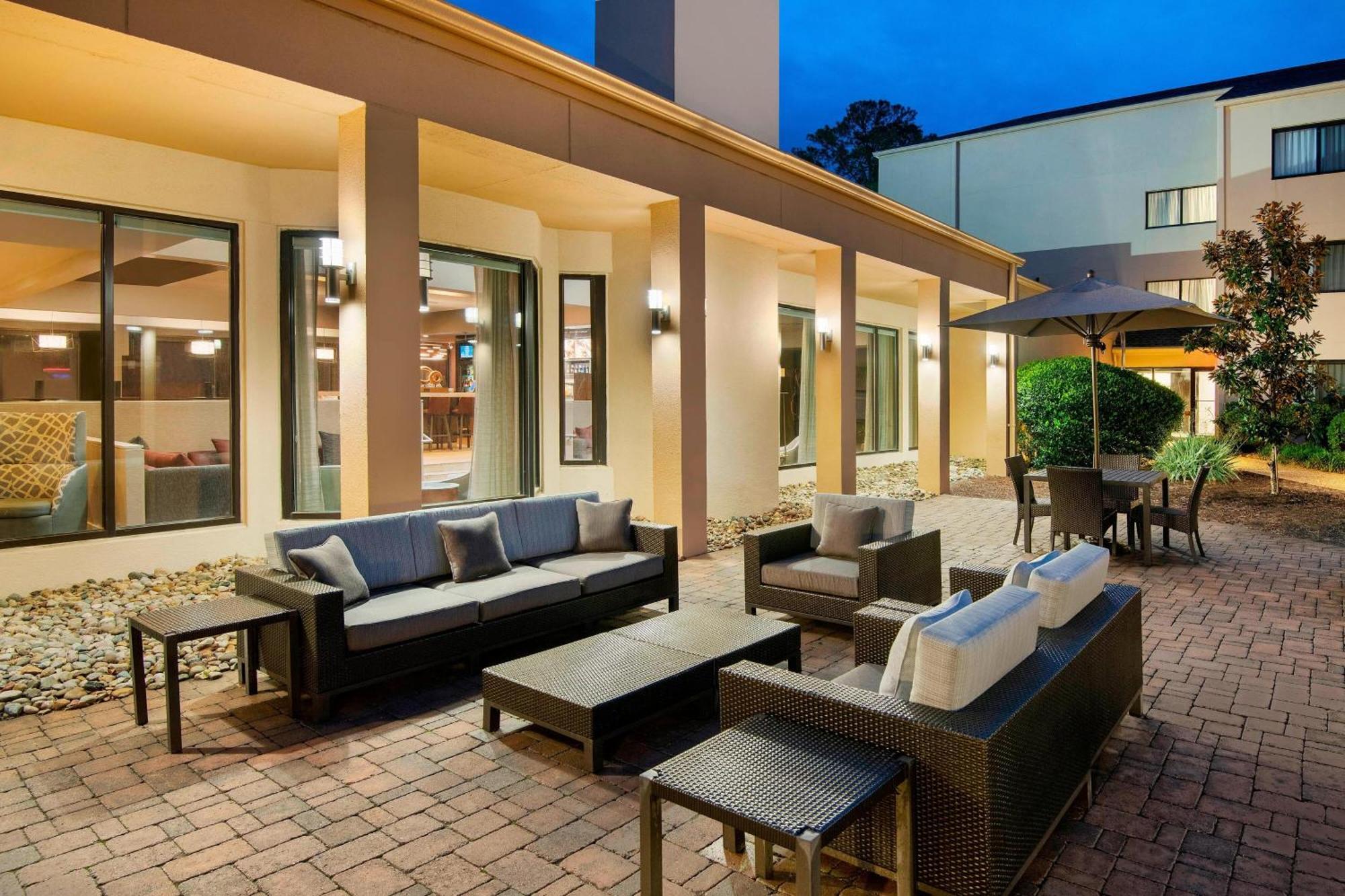 Courtyard By Marriott Savannah Midtown Zewnętrze zdjęcie