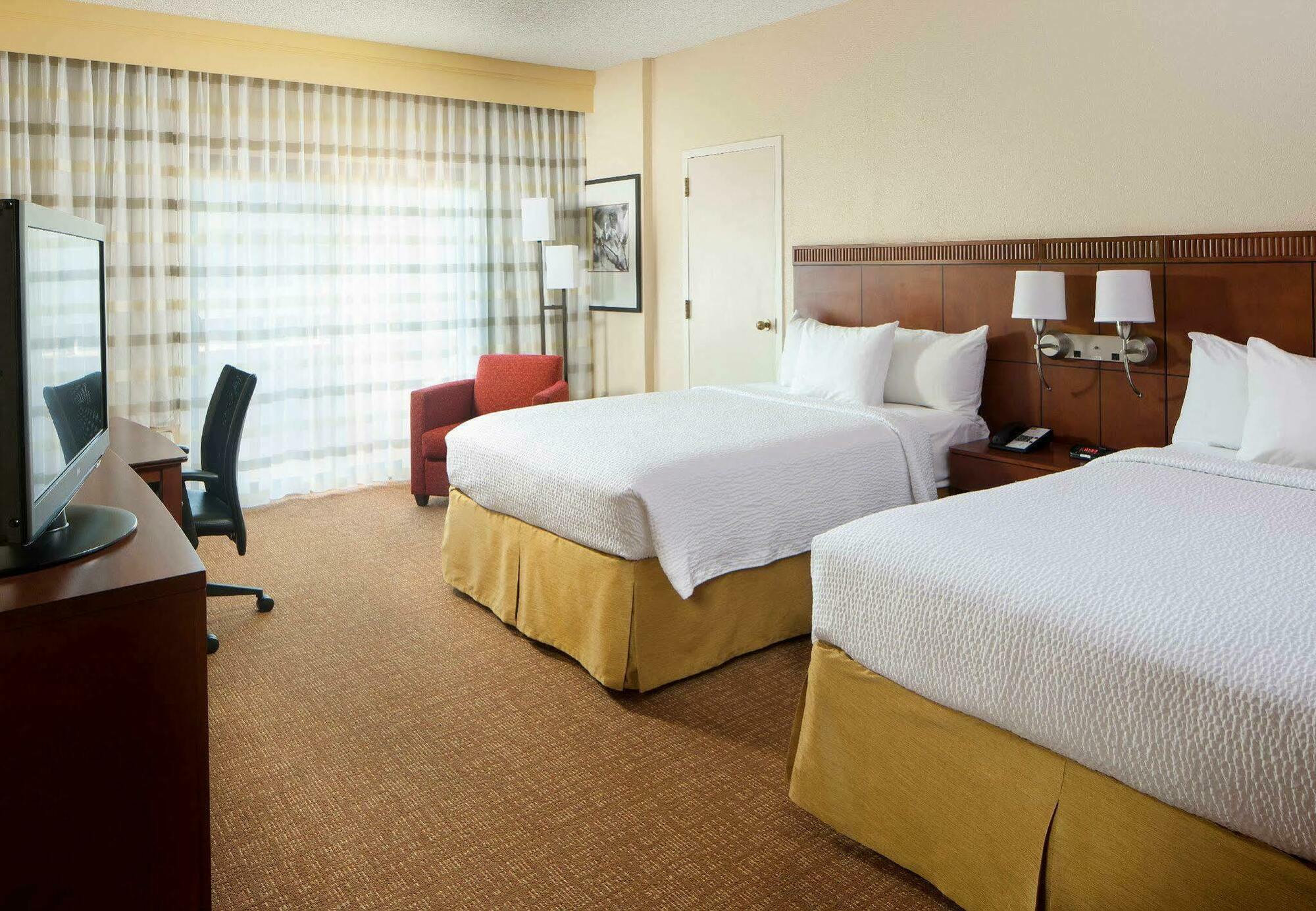 Courtyard By Marriott Savannah Midtown Zewnętrze zdjęcie