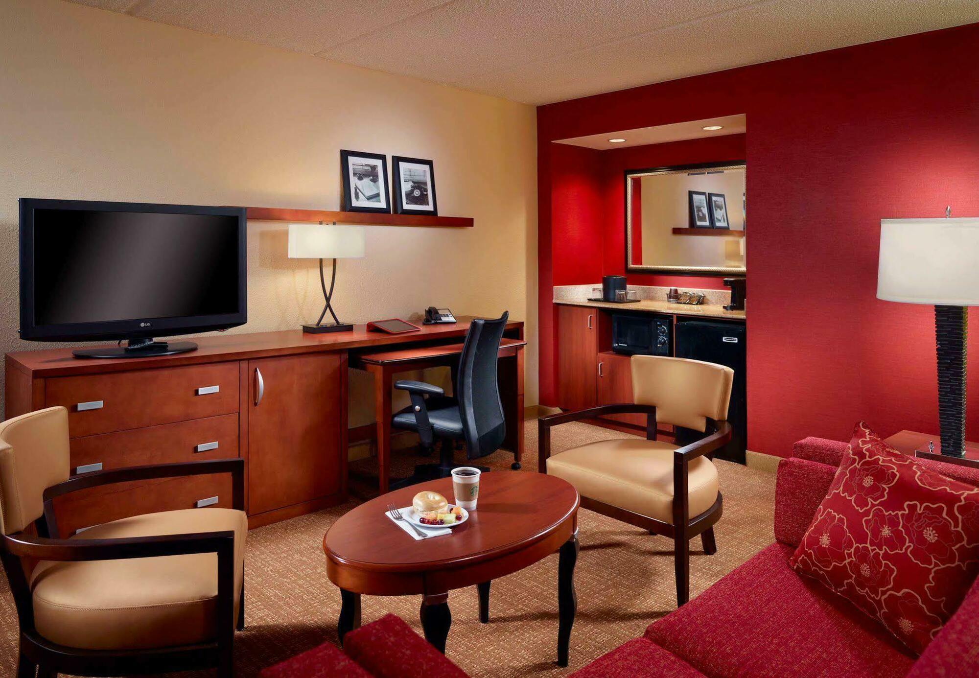 Courtyard By Marriott Savannah Midtown Zewnętrze zdjęcie